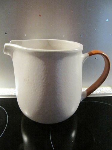 Krug beigefarbig mit braunem - krug,