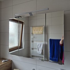 Spiegelschrank für das Badezimmer mit Beleuchtung