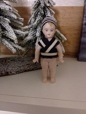 KLEINE PUPPENSTUBE PUPPE