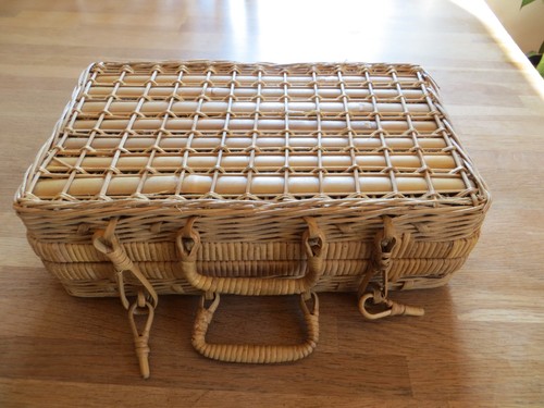 Vintage koffer weidenkorb - koffer,