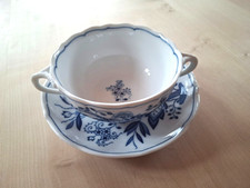 Suppentasse mit Untertasse Hutschenreuther Zwiebelmuster