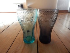 zwei Gläser von Coca Cola helles blau helles schwarz  Sammlerstücke Mc Donalds