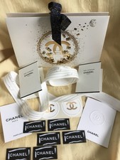 Chanel Geschenkverpackung Seitendreiecke- Weihnachten, Band, Sticker,Proben...