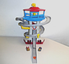 Paw Patrol True Metal Zentrale / Lookout Tower mit zwei Fahrzeugen