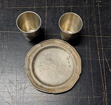 Zinnbecher und Zinnteller