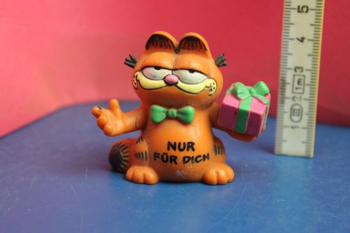 Garfield mit geschenk figuren - garfield,