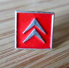 CITROEN   Pin / Pins: LOGO - rot  -  emailliert - dezent &  Kult!