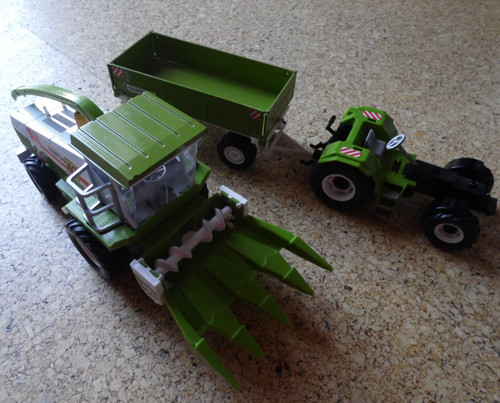 Häcksler und traktor - traktor, mit