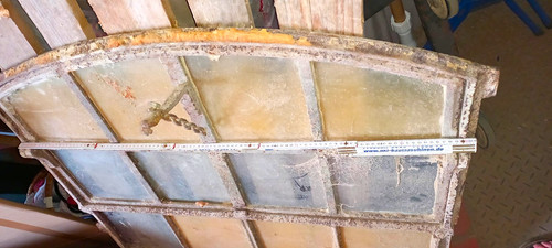 Antikes hausfenster halbbogen - hausfenster,