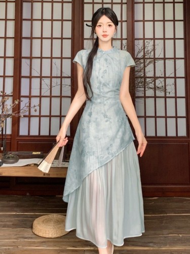 Gelassenes hellblaues qipao - hellblaues,