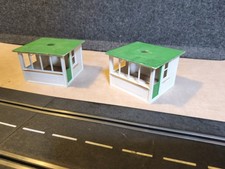 2 x Gebäude f. Carrera 132 o. 1:24 Universal, Evolution , Exklusiv.