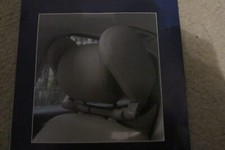 Auto Schlaf-Kopfstütze für Erwachsene und Kinder in schwarzes PVC-Leder.