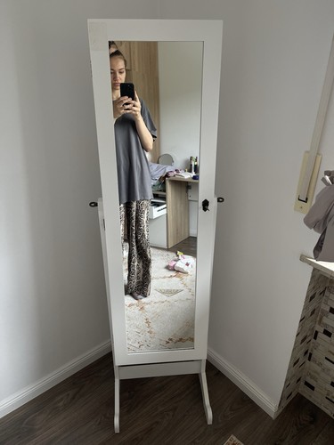 Schmuckschrank mit