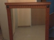 spiegel mit holzrahmen dazugehörigem Schränkchen mit zwei Schubladen nur Abholer