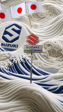 Sammler Pin - Kfz/Motorrad - SUZUKI "Logo Grün/Blau" Logo breit   Top-Zustand