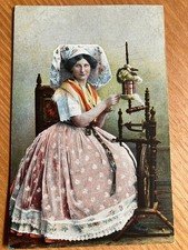 Alte Ansichtskarte vor 1945 Spreewald, Spreewälderin am Spinnrad, Trachten