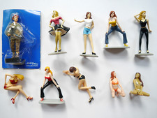 Konvolut 10x Figur Frau sexy sitzend stehend Boxenluder Soldat, Bausatz Kit 1:18