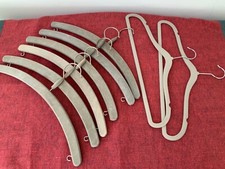 alte Kleiderbügel antirutsch mit Samt bezogen grau