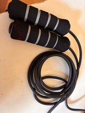 Schwarzes Springseil Casall gummiummantelt 300 CM lang mit Neoprengriffen