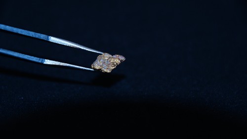 Echtes goldnugget mit - echtes,