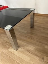 Couchtisch mit Dunklen Glas und Chrome Beine -Preis Verhandelbar-