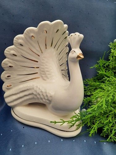 Weiße porzellanfigur pfau mit - weiße,