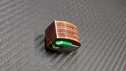Holzgehäuse für