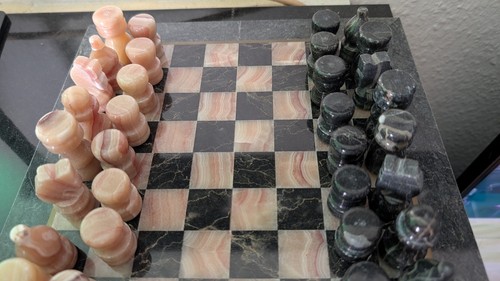 Schachbrett mit figuren - schachbrett,