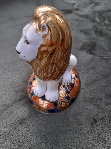 Royal crown derby - crown,