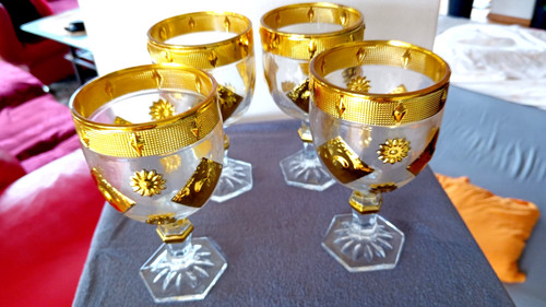 Vier schwere weingläser - schwere,