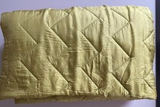 Tagesdecke Gudrun Sjoeden Seide Baumwolle wattiert grün weiß orange Bettüberwurf