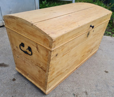 schöner alter Truhe