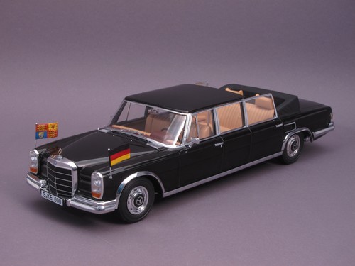 Scale mercedes benz - 1/18,