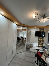 Kleiderschrank