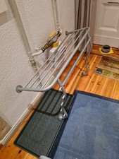Garderobe bestehend aus Hutablage, Schuhregal und Hakenleiste