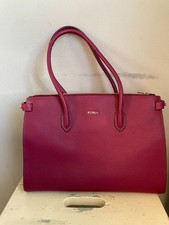 neuwertige Furla Damen