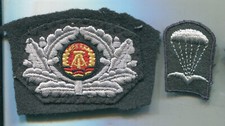 DDR Abzeichen für Barett Fallschirmtruppen NVA 1 Set (133)