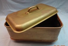 Ofenschiff aus Kupfer mit Deckel, handverlötet und der Deckelgriff genietet.