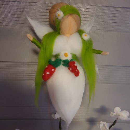 Erdbeer fee elfe aus - elfe,
