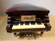 Spieluhr Klavier, Melodie "where do i beginn", Länge ca. 16 cm,  Höhe ca. 10 cm.