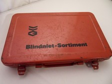 Blindniet-Zange und Blind-Sortiment im Blechkoffer, Handniet-Zange mit Zubehör