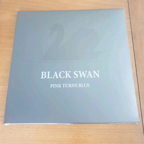 Pink turns blue black swan - pink,