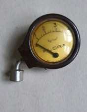 Oldtimer Reifendruckprüfer