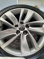 Auto Reifen mit Allufelgen