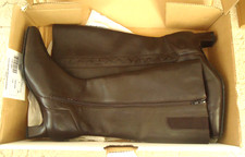 Dunkelbraune kniehohe