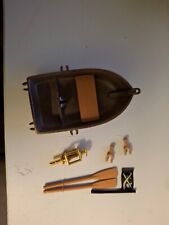 Kleines braunes Ruderboot m. a