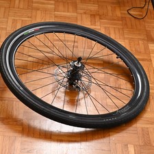 28“ VR 100mm Disc 180mm Scheibe Vorderrad 37-622 (700x35c) Kenda Komplett Neox