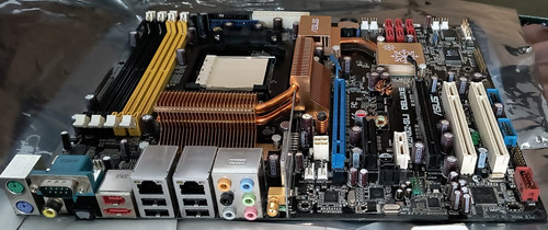 ASUS M2N32‑SLI Deluxe 