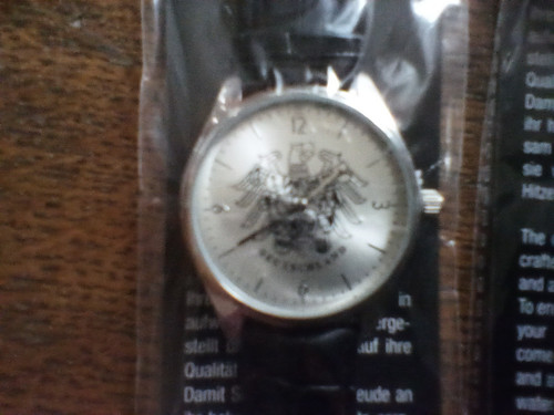 Armbanduhr mit schriftzug - mit,