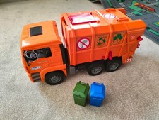 Bruder - MAN Müllauto TGA 41 440 inkl. 2 Mülltonnen